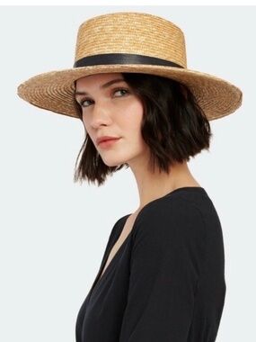 Janessa Leone hat